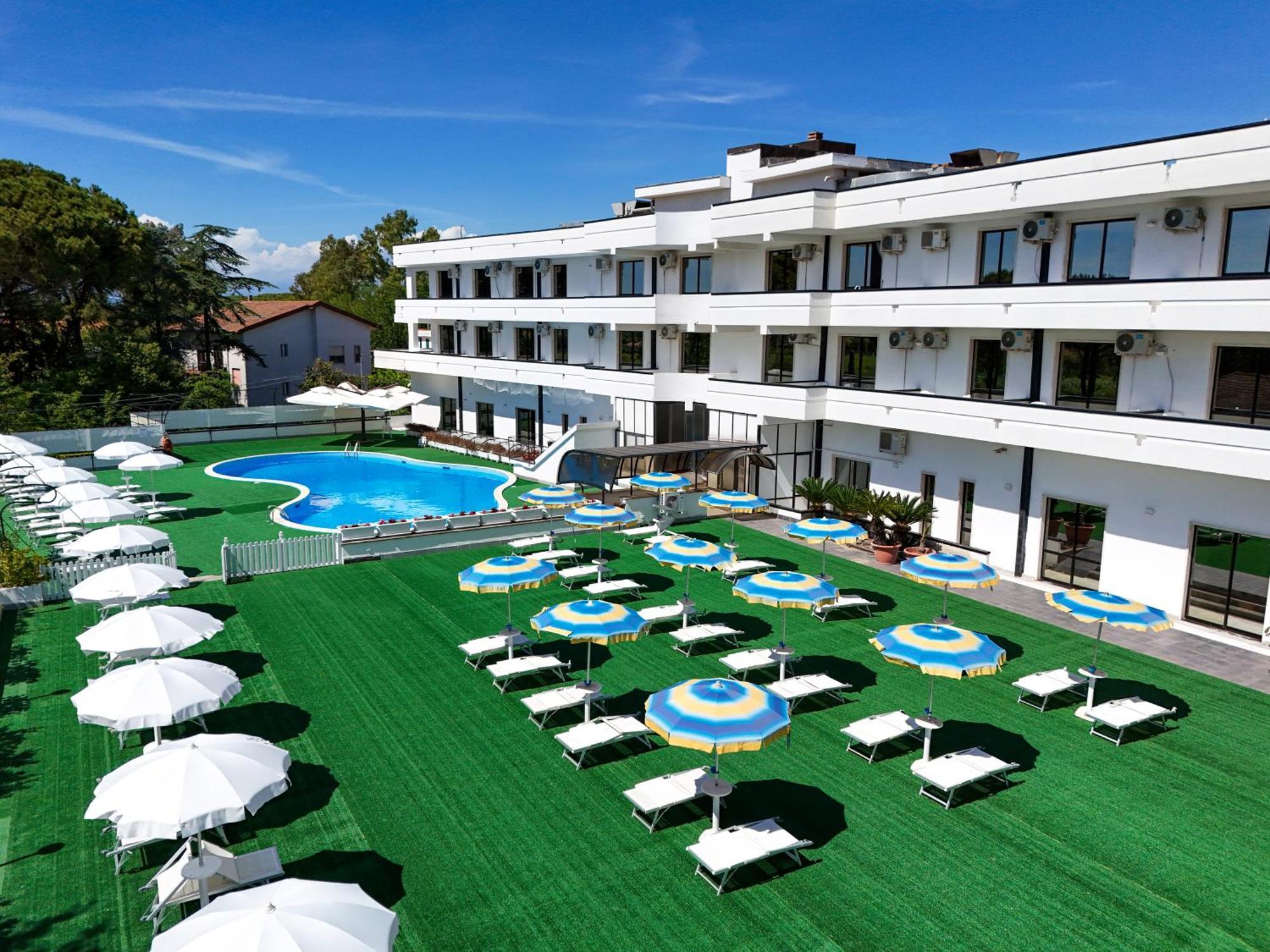 Hotel Club Clorinda Nuova Gestione 2024 เพสตุม ภายนอก รูปภาพ