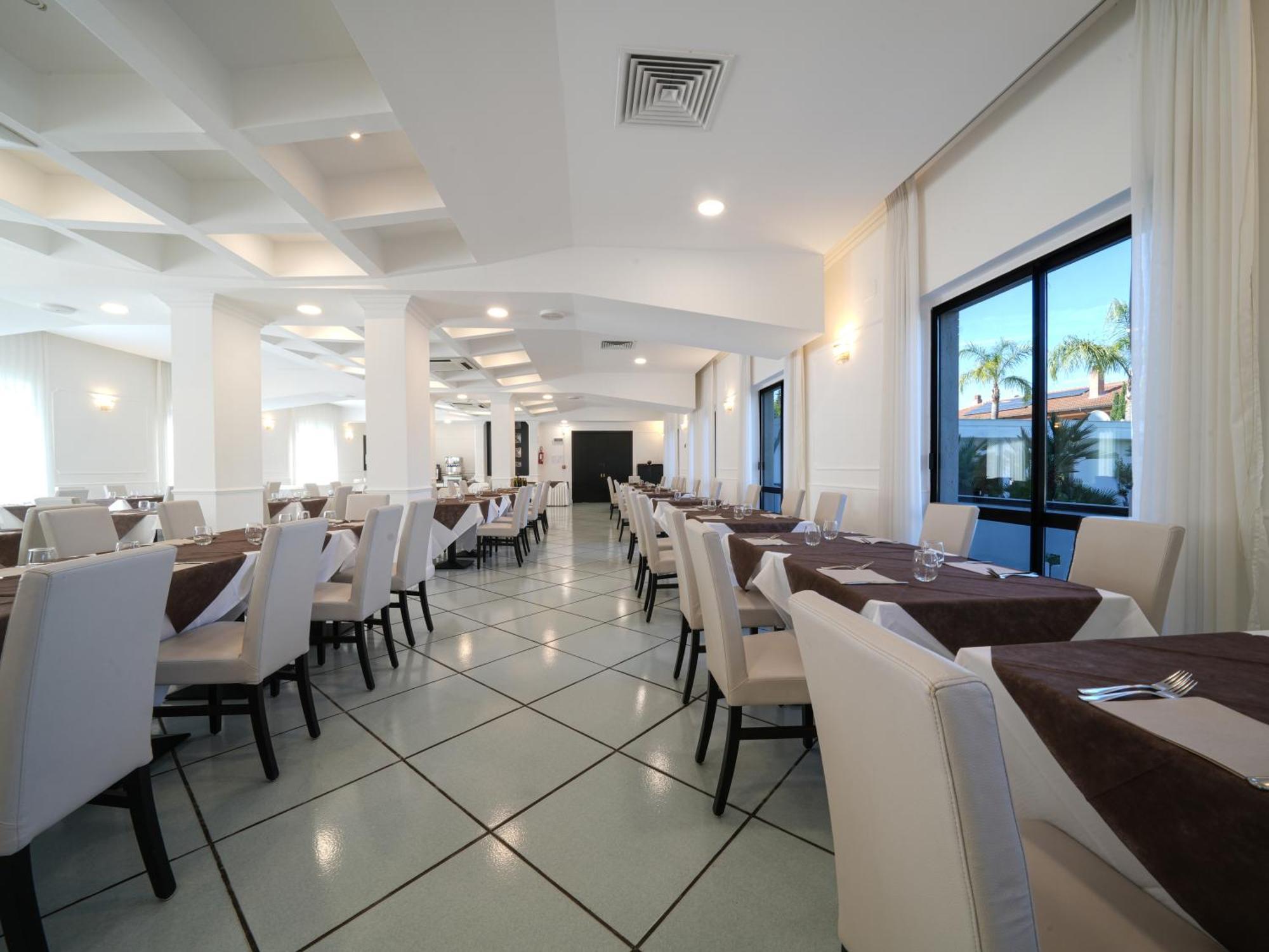 Hotel Club Clorinda Nuova Gestione 2024 เพสตุม ภายนอก รูปภาพ