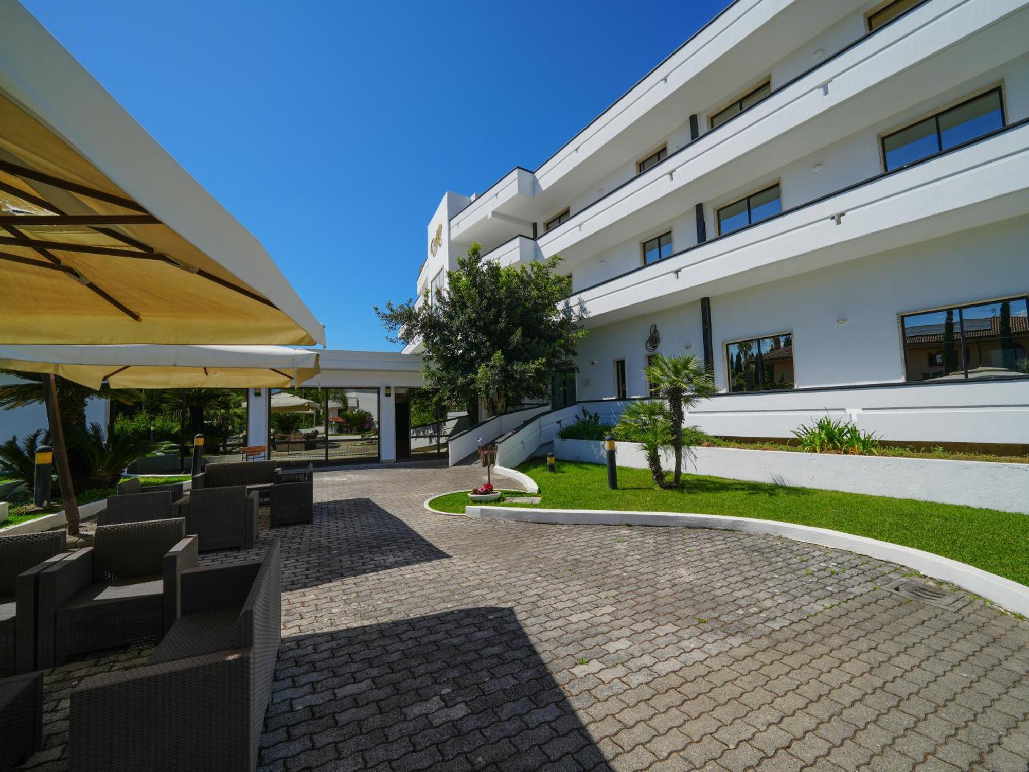 Hotel Club Clorinda Nuova Gestione 2024 เพสตุม ภายนอก รูปภาพ