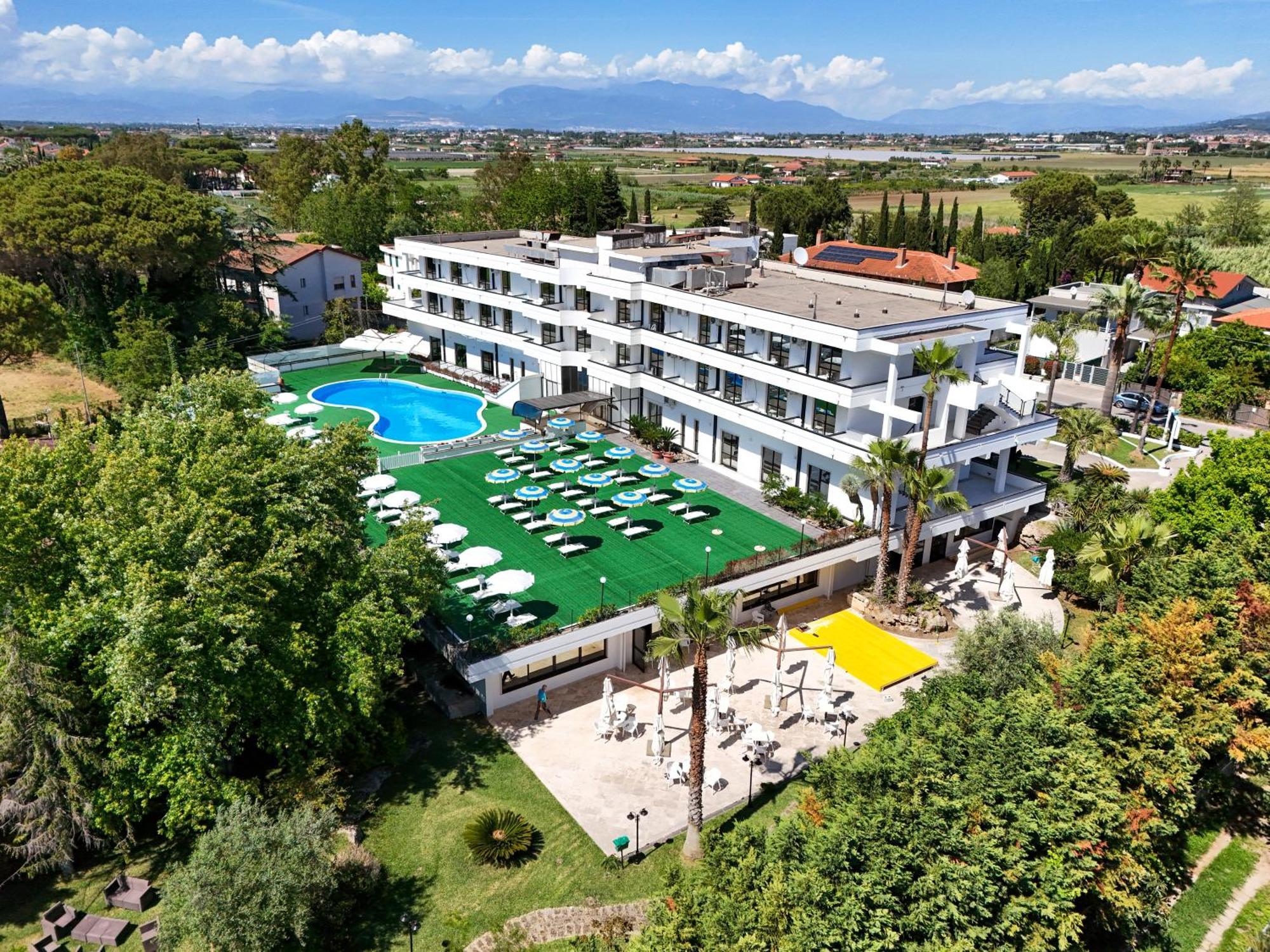 Hotel Club Clorinda Nuova Gestione 2024 เพสตุม ภายนอก รูปภาพ
