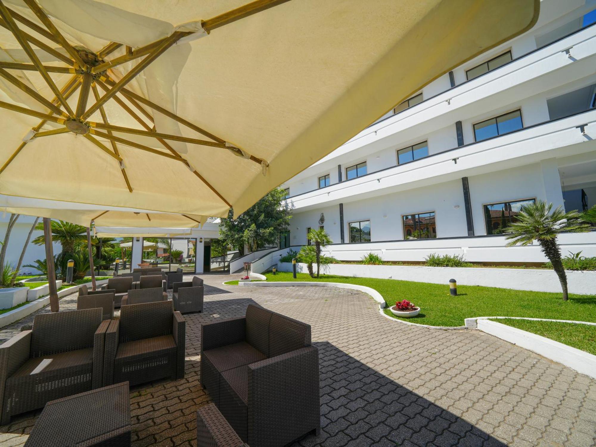 Hotel Club Clorinda Nuova Gestione 2024 เพสตุม ภายนอก รูปภาพ